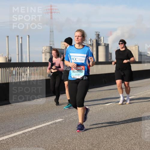 03.10.2025 - Köhlbrandbrückenlauf Lena Gebhardt http://msf.ph/oto/9115618 03.10.2025 10:18:29 Position 2 2520, 3103 meine-sportfotos.de