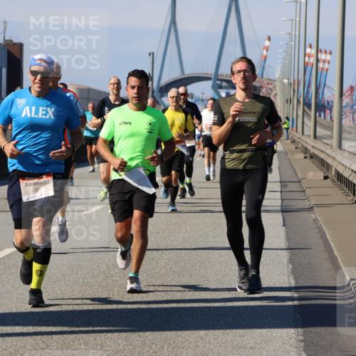 03.10.2025 - Köhlbrandbrückenlauf Strokosch-Dieckow http://msf.ph/oto/9115619 03.10.2025 12:49:11 Position 3 6092 meine-sportfotos.de