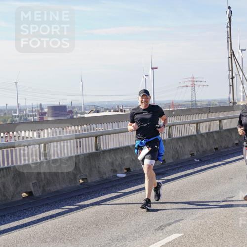 03.10.2025 - Köhlbrandbrückenlauf Michael Burmester http://msf.ph/oto/9115625 03.10.2025 12:57:19 Position 2 9, 6110 meine-sportfotos.de