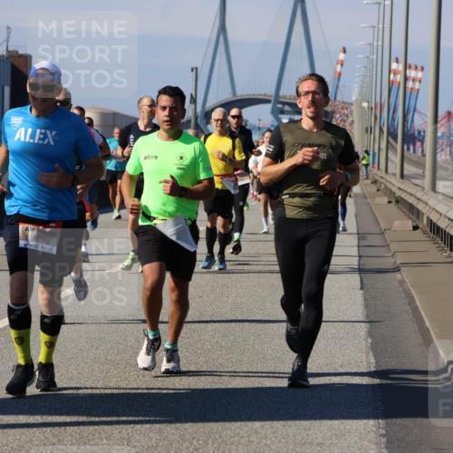 03.10.2025 - Köhlbrandbrückenlauf Strokosch-Dieckow http://msf.ph/oto/9115627 03.10.2025 12:49:12 Position 3 6092 meine-sportfotos.de
