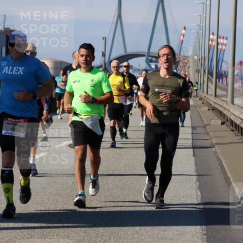 03.10.2025 - Köhlbrandbrückenlauf Strokosch-Dieckow http://msf.ph/oto/9115633 03.10.2025 12:49:12 Position 3 6092 meine-sportfotos.de