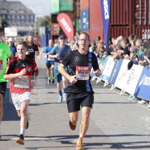 03.10.2025 - Köhlbrandbrückenlauf Jannik Wohlers http://msf.ph/oto/9115636 03.10.2025 13:02:24 Ziel 4130, 4187, 4271, 4277, 4281, 4337, 4380, 4492, 4783, 4946, 5080, 5617, 5697, 5747, 5784, 5845, 6465, 6492 meine-sportfotos.de