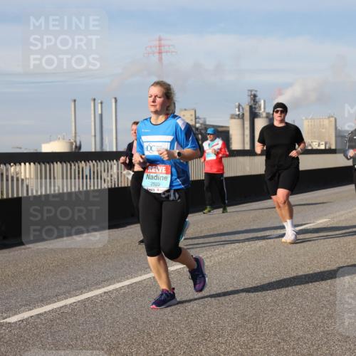 03.10.2025 - Köhlbrandbrückenlauf Lena Gebhardt http://msf.ph/oto/9115639 03.10.2025 10:18:29 Position 2 2520, 1111 meine-sportfotos.de