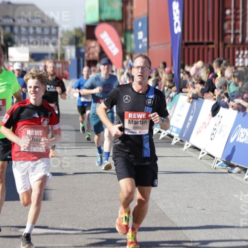03.10.2025 - Köhlbrandbrückenlauf Jannik Wohlers http://msf.ph/oto/9115642 03.10.2025 13:02:24 Ziel 4130, 4187, 4271, 4277, 4281, 4337, 4380, 4492, 4783, 4946, 5080, 5617, 5697, 5747, 5784, 5845, 6465, 6492 meine-sportfotos.de