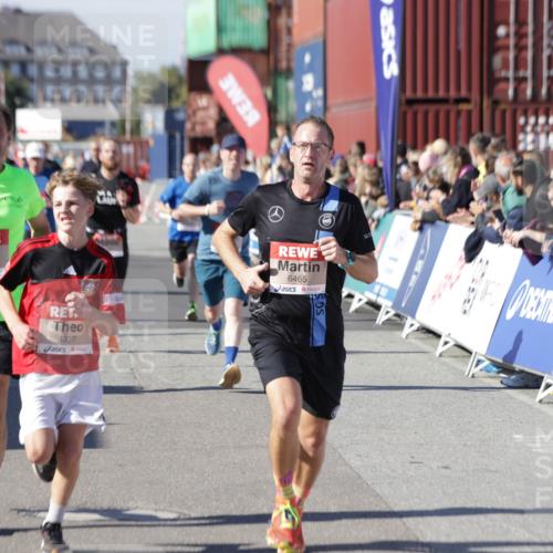 03.10.2025 - Köhlbrandbrückenlauf Jannik Wohlers http://msf.ph/oto/9115645 03.10.2025 13:02:24 Ziel 4130, 4187, 4271, 4277, 4281, 4337, 4380, 4492, 4783, 4946, 5080, 5617, 5697, 5747, 5784, 5845, 6465, 6492 meine-sportfotos.de