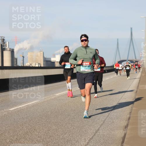 03.10.2025 - Köhlbrandbrückenlauf Lena Gebhardt http://msf.ph/oto/9115652 03.10.2025 09:43:43 Position 2 1143 meine-sportfotos.de