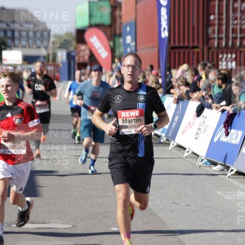 03.10.2025 - Köhlbrandbrückenlauf Jannik Wohlers http://msf.ph/oto/9115661 03.10.2025 13:02:24 Ziel 4130, 4187, 4271, 4277, 4281, 4337, 4380, 4492, 4783, 4946, 5080, 5617, 5697, 5747, 5784, 5845, 6465, 6492 meine-sportfotos.de