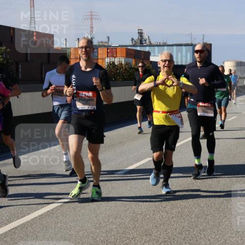 03.10.2025 - Köhlbrandbrückenlauf Strokosch-Dieckow http://msf.ph/oto/9115665 03.10.2025 12:49:18 Position 3 4118, 474, 5793, 6783 meine-sportfotos.de