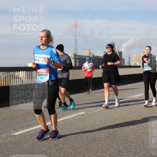 03.10.2025 - Köhlbrandbrückenlauf Lena Gebhardt http://msf.ph/oto/9115672 03.10.2025 10:18:30 Position 2 2520 meine-sportfotos.de