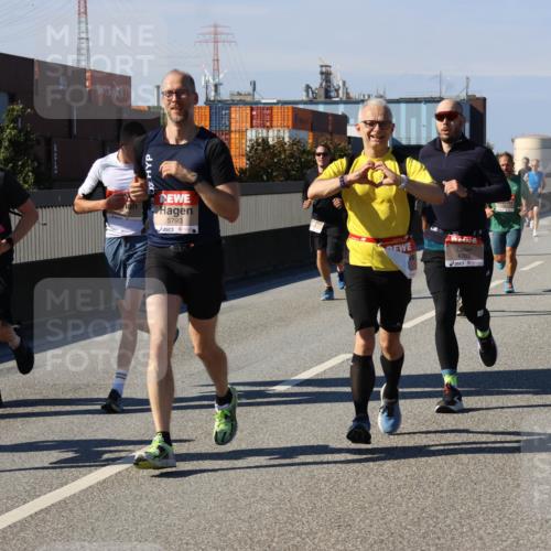 03.10.2025 - Köhlbrandbrückenlauf Strokosch-Dieckow http://msf.ph/oto/9115673 03.10.2025 12:49:18 Position 3 4118, 4741, 5793, 6783, 6207 meine-sportfotos.de