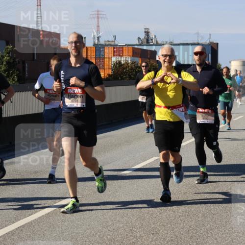 03.10.2025 - Köhlbrandbrückenlauf Strokosch-Dieckow http://msf.ph/oto/9115677 03.10.2025 12:49:18 Position 3 4118, 208, 5793, 6783, 6207 meine-sportfotos.de