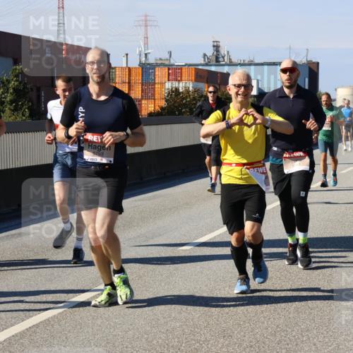 03.10.2025 - Köhlbrandbrückenlauf Strokosch-Dieckow http://msf.ph/oto/9115684 03.10.2025 12:49:19 Position 3 118 meine-sportfotos.de
