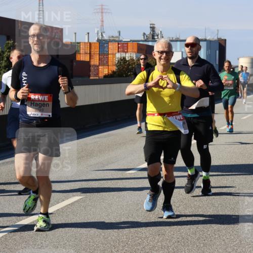 03.10.2025 - Köhlbrandbrückenlauf Strokosch-Dieckow http://msf.ph/oto/9115705 03.10.2025 12:49:19 Position 3 5793, 6207 meine-sportfotos.de