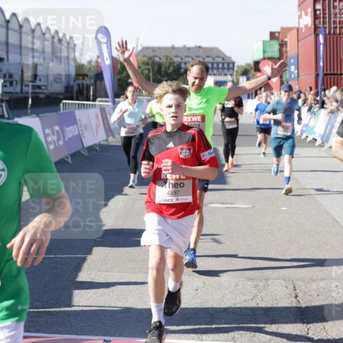 03.10.2025 - Köhlbrandbrückenlauf Jannik Wohlers http://msf.ph/oto/9115711 03.10.2025 13:02:25 Ziel 4130, 4187, 4271, 4277, 4337, 4380, 4492, 4783, 4946, 5080, 5617, 5697, 5747, 5784, 5845, 6465, 6492 meine-sportfotos.de