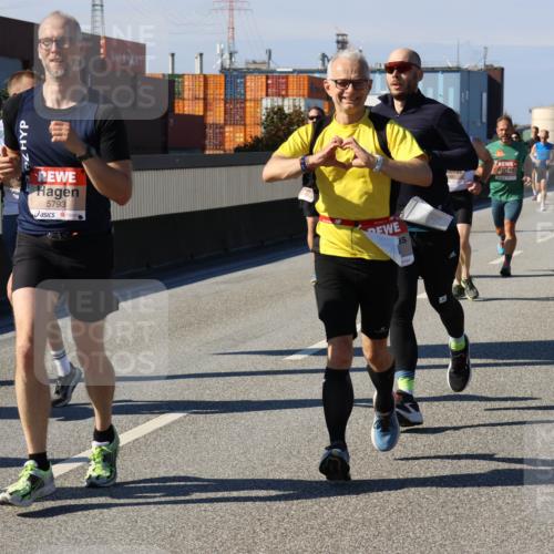03.10.2025 - Köhlbrandbrückenlauf Strokosch-Dieckow http://msf.ph/oto/9115712 03.10.2025 12:49:19 Position 3 5793, 6207 meine-sportfotos.de