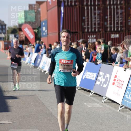 03.10.2025 - Köhlbrandbrückenlauf Jannik Wohlers http://msf.ph/oto/9115713 03.10.2025 13:32:59 Ziel 4582, 4941, 5110, 5133, 5187, 5273, 5446, 5477, 5478, 6067, 6455, 6513 meine-sportfotos.de