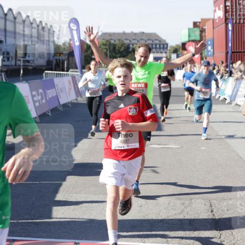 03.10.2025 - Köhlbrandbrückenlauf Jannik Wohlers http://msf.ph/oto/9115716 03.10.2025 13:02:25 Ziel 4130, 4187, 4271, 4277, 4337, 4380, 4492, 4783, 4946, 5080, 5617, 5697, 5747, 5784, 5845, 6465, 6492 meine-sportfotos.de