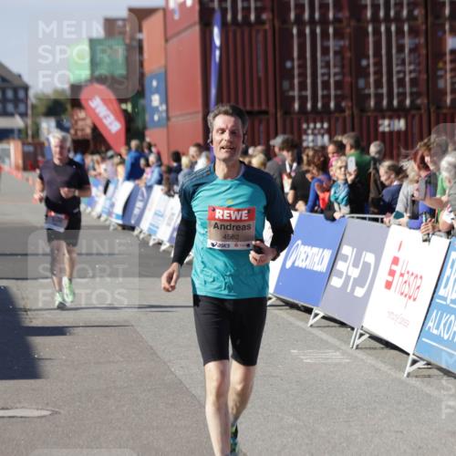 03.10.2025 - Köhlbrandbrückenlauf Jannik Wohlers http://msf.ph/oto/9115718 03.10.2025 13:32:59 Ziel 4582, 4941, 5110, 5133, 5187, 5273, 5446, 5477, 5478, 6067, 6455, 6513 meine-sportfotos.de