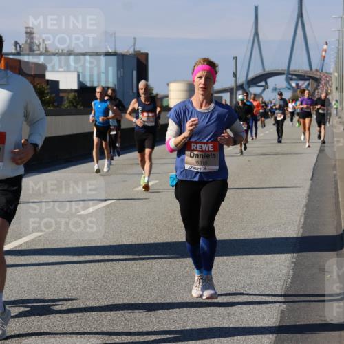 03.10.2025 - Köhlbrandbrückenlauf Strokosch-Dieckow http://msf.ph/oto/9115719 03.10.2025 12:49:23 Position 3 4856, 6315 meine-sportfotos.de