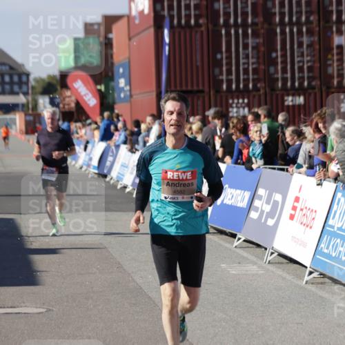03.10.2025 - Köhlbrandbrückenlauf Jannik Wohlers http://msf.ph/oto/9115724 03.10.2025 13:32:59 Ziel 4582, 4941, 5110, 5133, 5187, 5273, 5446, 5477, 5478, 6067, 6455, 6513 meine-sportfotos.de