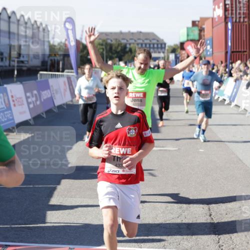 03.10.2025 - Köhlbrandbrückenlauf Jannik Wohlers http://msf.ph/oto/9115726 03.10.2025 13:02:25 Ziel 4130, 4187, 4271, 4277, 4337, 4380, 4492, 4783, 4946, 5080, 5617, 5697, 5747, 5784, 5845, 6465, 6492 meine-sportfotos.de