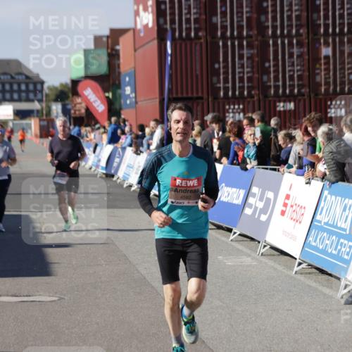 03.10.2025 - Köhlbrandbrückenlauf Jannik Wohlers http://msf.ph/oto/9115728 03.10.2025 13:32:59 Ziel 4582, 4941, 5110, 5133, 5187, 5273, 5446, 5477, 5478, 6067, 6455, 6513 meine-sportfotos.de