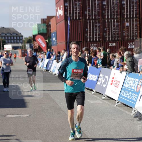03.10.2025 - Köhlbrandbrückenlauf Jannik Wohlers http://msf.ph/oto/9115734 03.10.2025 13:32:59 Ziel 4582, 4941, 5110, 5133, 5187, 5273, 5446, 5477, 5478, 6067, 6455, 6513 meine-sportfotos.de