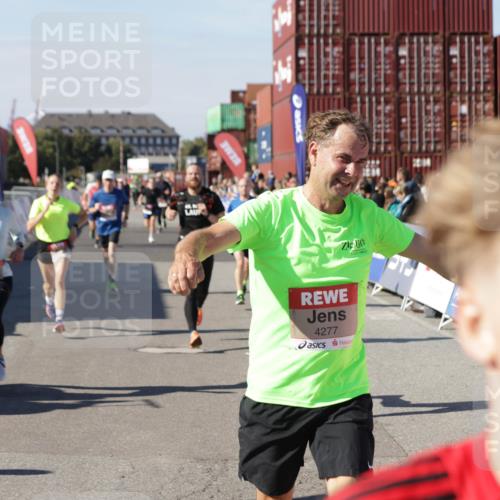 03.10.2025 - Köhlbrandbrückenlauf Jannik Wohlers http://msf.ph/oto/9115749 03.10.2025 13:02:27 Ziel 4187, 4271, 4277, 4337, 4380, 4492, 4783, 4946, 5080, 5617, 5697, 5747, 5784, 5845, 6465, 6492 meine-sportfotos.de