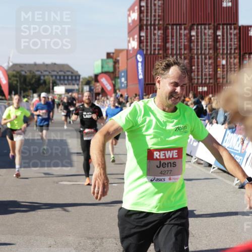 03.10.2025 - Köhlbrandbrückenlauf Jannik Wohlers http://msf.ph/oto/9115754 03.10.2025 13:02:27 Ziel 4187, 4271, 4277, 4337, 4380, 4492, 4783, 4946, 5080, 5617, 5697, 5747, 5784, 5845, 6465, 6492 meine-sportfotos.de