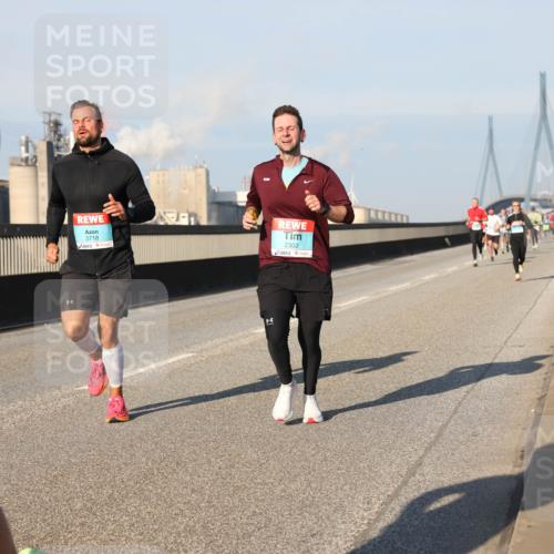 03.10.2025 - Köhlbrandbrückenlauf Lena Gebhardt http://msf.ph/oto/9115759 03.10.2025 09:43:44 Position 2 3718, 2302 meine-sportfotos.de