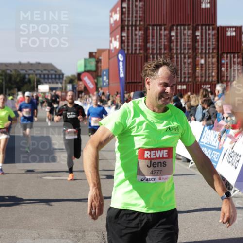 03.10.2025 - Köhlbrandbrückenlauf Jannik Wohlers http://msf.ph/oto/9115760 03.10.2025 13:02:27 Ziel 4187, 4271, 4277, 4337, 4380, 4492, 4783, 4946, 5080, 5617, 5697, 5747, 5784, 5845, 6465, 6492 meine-sportfotos.de