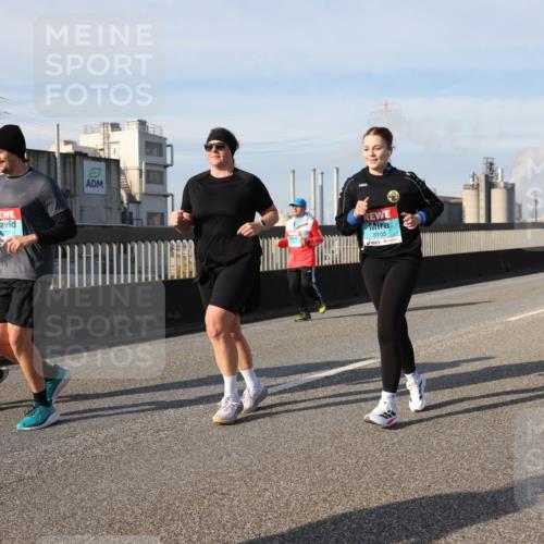 03.10.2025 - Köhlbrandbrückenlauf Lena Gebhardt http://msf.ph/oto/9115763 03.10.2025 10:18:32 Position 2 2277, 3103 meine-sportfotos.de