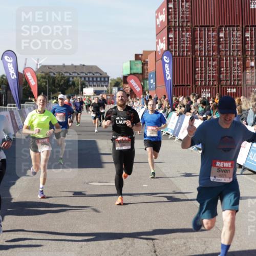 03.10.2025 - Köhlbrandbrückenlauf Jannik Wohlers http://msf.ph/oto/9115770 03.10.2025 13:02:27 Ziel 4187, 4271, 4277, 4337, 4380, 4492, 4783, 4946, 5080, 5617, 5697, 5747, 5784, 5845, 6465, 6492 meine-sportfotos.de
