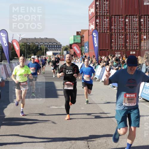 03.10.2025 - Köhlbrandbrückenlauf Jannik Wohlers http://msf.ph/oto/9115774 03.10.2025 13:02:27 Ziel 4187, 4271, 4277, 4337, 4380, 4492, 4783, 4946, 5080, 5617, 5697, 5747, 5784, 5845, 6465, 6492 meine-sportfotos.de
