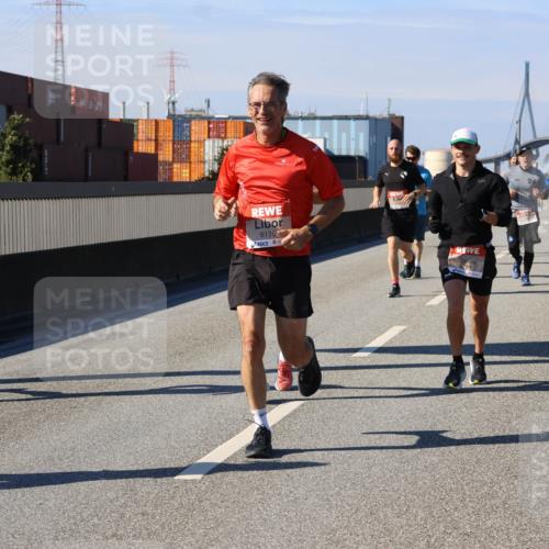03.10.2025 - Köhlbrandbrückenlauf Strokosch-Dieckow http://msf.ph/oto/9115775 03.10.2025 12:49:32 Position 3 1958, 6175 meine-sportfotos.de