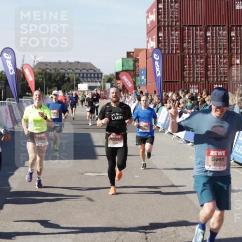 03.10.2025 - Köhlbrandbrückenlauf Jannik Wohlers http://msf.ph/oto/9115779 03.10.2025 13:02:27 Ziel 4187, 4271, 4277, 4337, 4380, 4492, 4783, 4946, 5080, 5617, 5697, 5747, 5784, 5845, 6465, 6492 meine-sportfotos.de