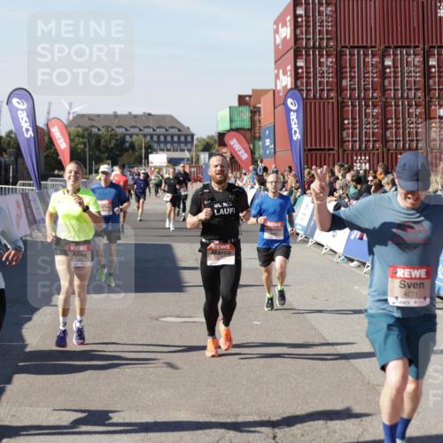 03.10.2025 - Köhlbrandbrückenlauf Jannik Wohlers http://msf.ph/oto/9115783 03.10.2025 13:02:28 Ziel 4024, 4187, 4271, 4277, 4337, 4380, 4492, 4783, 4946, 5080, 5617, 5697, 5747, 5784, 5845, 6320, 6465, 6492 meine-sportfotos.de