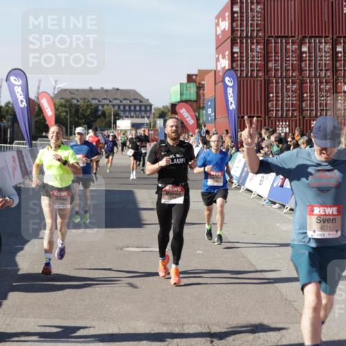 03.10.2025 - Köhlbrandbrückenlauf Jannik Wohlers http://msf.ph/oto/9115789 03.10.2025 13:02:28 Ziel 4024, 4187, 4271, 4277, 4337, 4380, 4492, 4783, 4946, 5080, 5617, 5697, 5747, 5784, 5845, 6320, 6465, 6492 meine-sportfotos.de