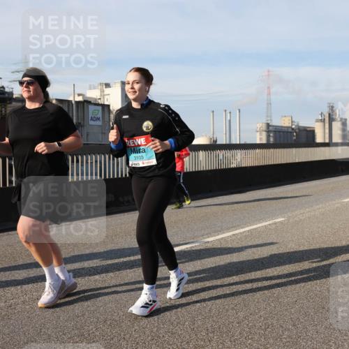 03.10.2025 - Köhlbrandbrückenlauf Lena Gebhardt http://msf.ph/oto/9115796 03.10.2025 10:18:32 Position 2 3103 meine-sportfotos.de