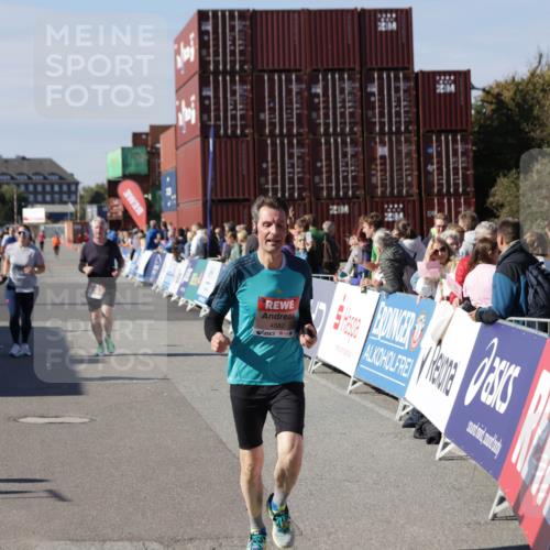 03.10.2025 - Köhlbrandbrückenlauf Jannik Wohlers http://msf.ph/oto/9115797 03.10.2025 13:33:00 Ziel 4582, 4941, 5110, 5133, 5187, 5273, 5446, 5477, 5478, 6067, 6376, 6455 meine-sportfotos.de