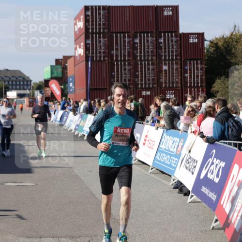 03.10.2025 - Köhlbrandbrückenlauf Jannik Wohlers http://msf.ph/oto/9115803 03.10.2025 13:33:00 Ziel 4582, 4941, 5110, 5133, 5187, 5273, 5446, 5477, 5478, 6067, 6376, 6455 meine-sportfotos.de