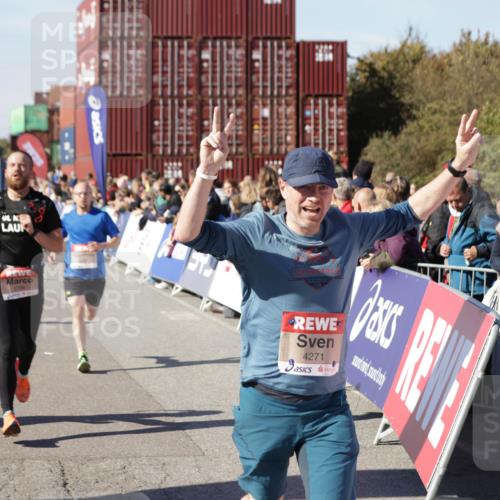 03.10.2025 - Köhlbrandbrückenlauf Jannik Wohlers http://msf.ph/oto/9115806 03.10.2025 13:02:28 Ziel 4024, 4187, 4271, 4277, 4337, 4380, 4492, 4783, 4946, 5080, 5617, 5697, 5747, 5784, 5845, 6320, 6465, 6492 meine-sportfotos.de