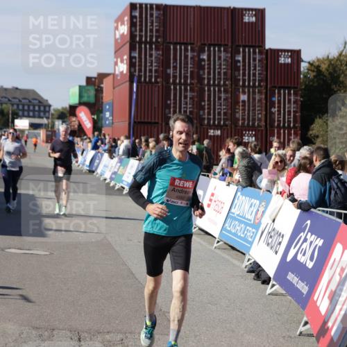 03.10.2025 - Köhlbrandbrückenlauf Jannik Wohlers http://msf.ph/oto/9115808 03.10.2025 13:33:00 Ziel 4582, 4941, 5110, 5133, 5187, 5273, 5446, 5477, 5478, 6067, 6376, 6455 meine-sportfotos.de
