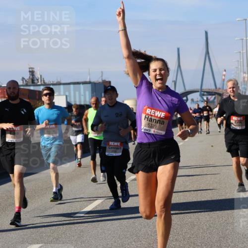 03.10.2025 - Köhlbrandbrückenlauf Strokosch-Dieckow http://msf.ph/oto/9115811 03.10.2025 12:49:35 Position 3 4117, 20, 5726, 5721 meine-sportfotos.de