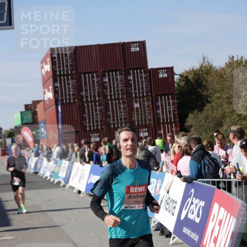 03.10.2025 - Köhlbrandbrückenlauf Jannik Wohlers http://msf.ph/oto/9115813 03.10.2025 13:33:01 Ziel 4582, 4941, 5110, 5133, 5187, 5273, 5446, 6067, 6376, 6455 meine-sportfotos.de
