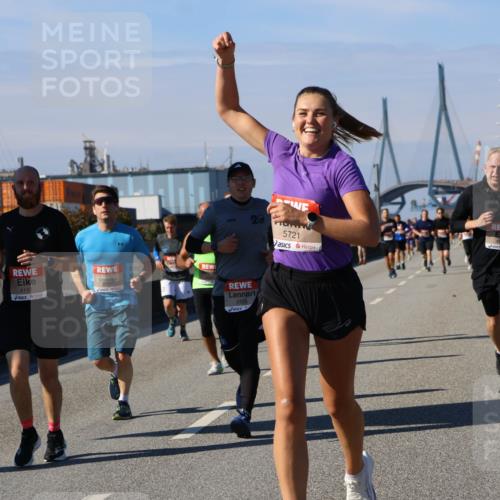03.10.2025 - Köhlbrandbrückenlauf Strokosch-Dieckow http://msf.ph/oto/9115822 03.10.2025 12:49:35 Position 3 4117, 29, 5721, 5726 meine-sportfotos.de