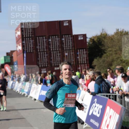 03.10.2025 - Köhlbrandbrückenlauf Jannik Wohlers http://msf.ph/oto/9115823 03.10.2025 13:33:01 Ziel 4582, 4941, 5110, 5133, 5187, 5273, 5446, 6067, 6376, 6455 meine-sportfotos.de