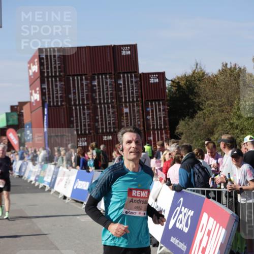03.10.2025 - Köhlbrandbrückenlauf Jannik Wohlers http://msf.ph/oto/9115829 03.10.2025 13:33:01 Ziel 4582, 4941, 5110, 5133, 5187, 5273, 5446, 6067, 6376, 6455 meine-sportfotos.de