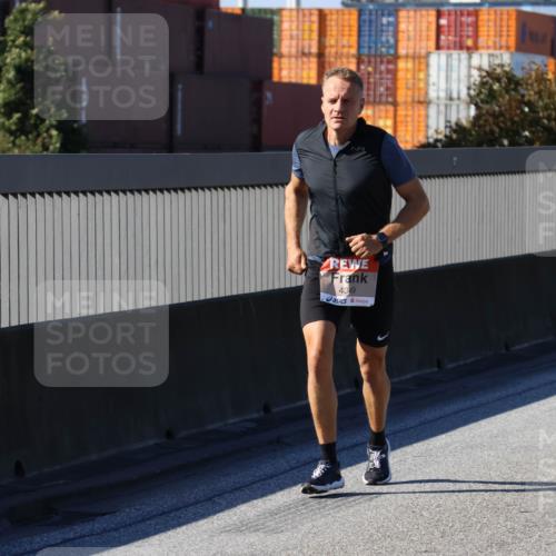 03.10.2025 - Köhlbrandbrückenlauf Strokosch-Dieckow http://msf.ph/oto/9115844 03.10.2025 12:49:45 Position 3 4349 meine-sportfotos.de