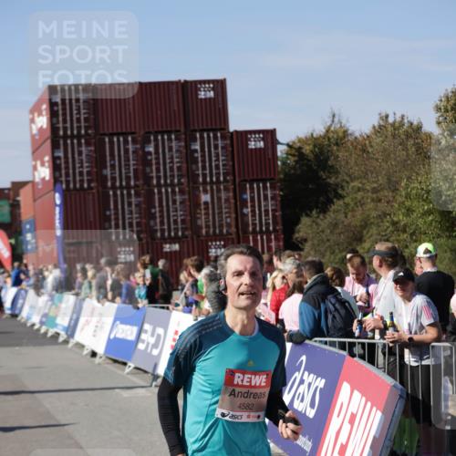 03.10.2025 - Köhlbrandbrückenlauf Jannik Wohlers http://msf.ph/oto/9115845 03.10.2025 13:33:01 Ziel 4582, 4941, 5110, 5133, 5187, 5273, 5446, 6067, 6376, 6455 meine-sportfotos.de